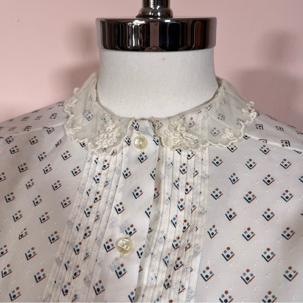 Vintage 1960 70 victorian Lace Peter Pan Collar pin tucked Polka dotted blouse
